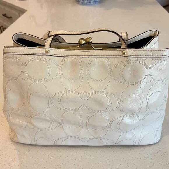 Authentic Signature Coach Ivory Patent Leather Tote Bag - Picture 3 of 12